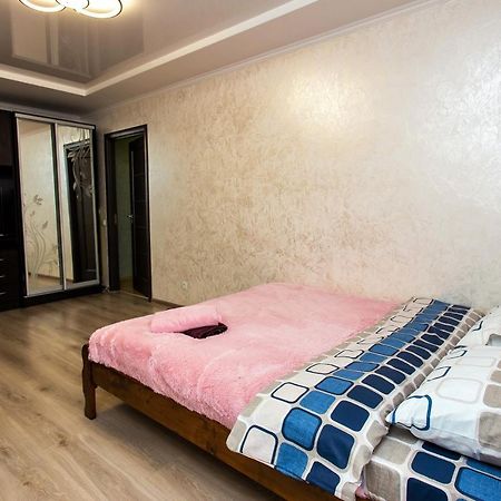 Подобово В Центрі Поряд Жд Τερνόπιλ Εξωτερικό φωτογραφία